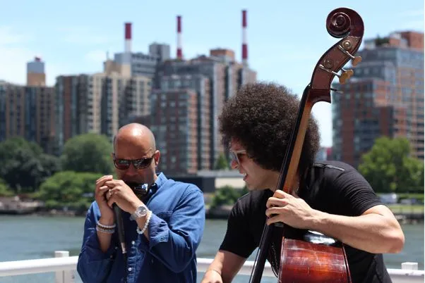 Gregoiré Manet and Carlitos del Puerto playing and recording a duet